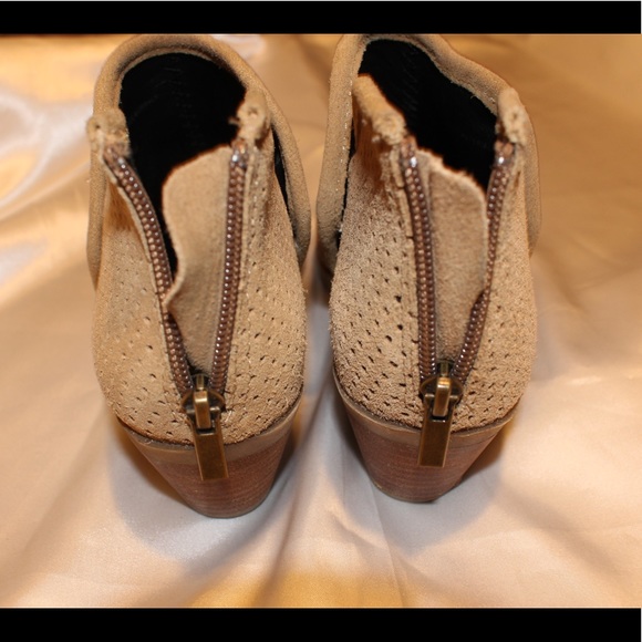 Adam Tucker Booties SIZE 6 - Picture 2 of 10